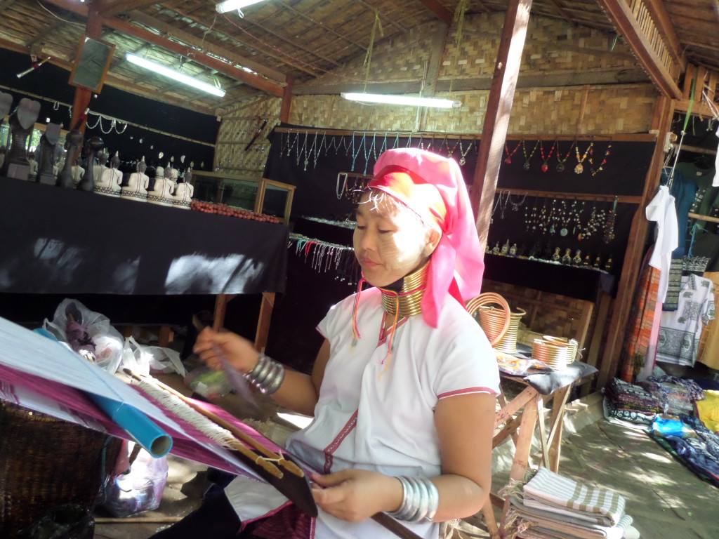 Sző a nyakpereces burmai asszony